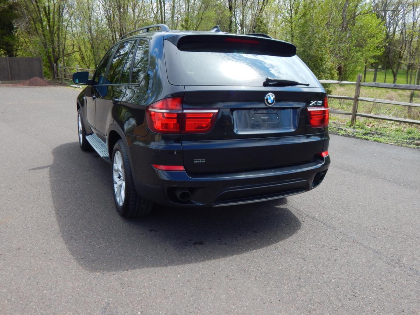 2013 Black /Ivory Leather BMW X5 Premium (5UXZV4C52D0) with an 3.0L 6 cylinder Turbo engine, Automatic transmission, located at 6528 Lower York Road, New Hope, PA, 18938, (215) 862-9555, 40.358707, -74.977882 - Here we have a nice 2013 BMW X5 with a 3.0L 6 cylinder turbo engine putting power to all 4 wheels via an automatic transmission. Options include: ivory colored leather, wood trim, keyless entry, cruise control, tilt steering wheel, power windows/locks/mirrors, power sunroof, power front seats, heat - Photo#7